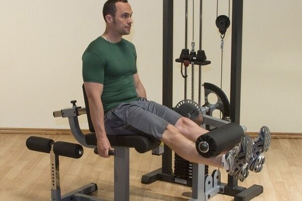Leg flexion-extensions in the gym for the treatment of prostatitis